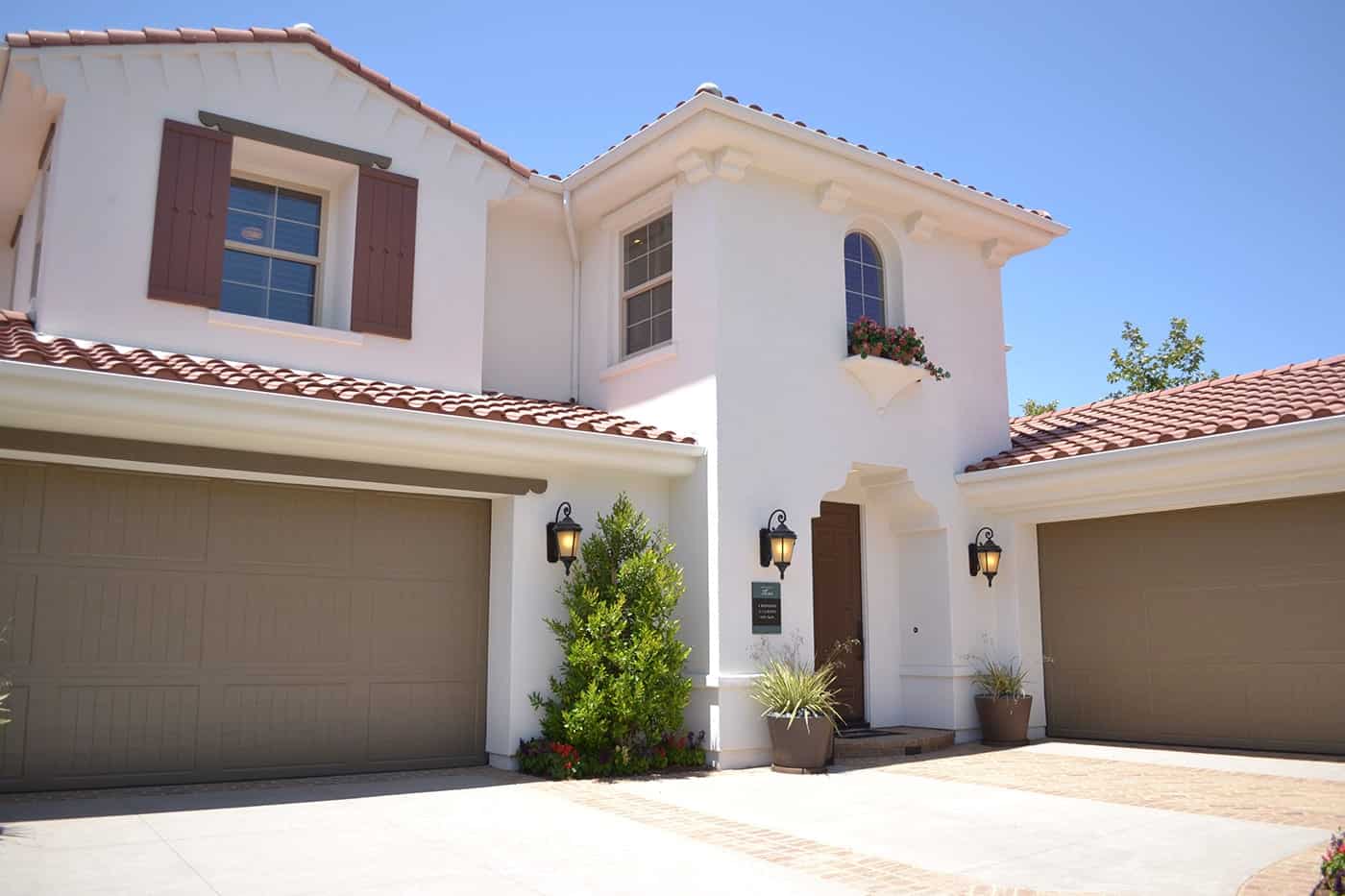 Home 3 pexels luis yanez 206172
